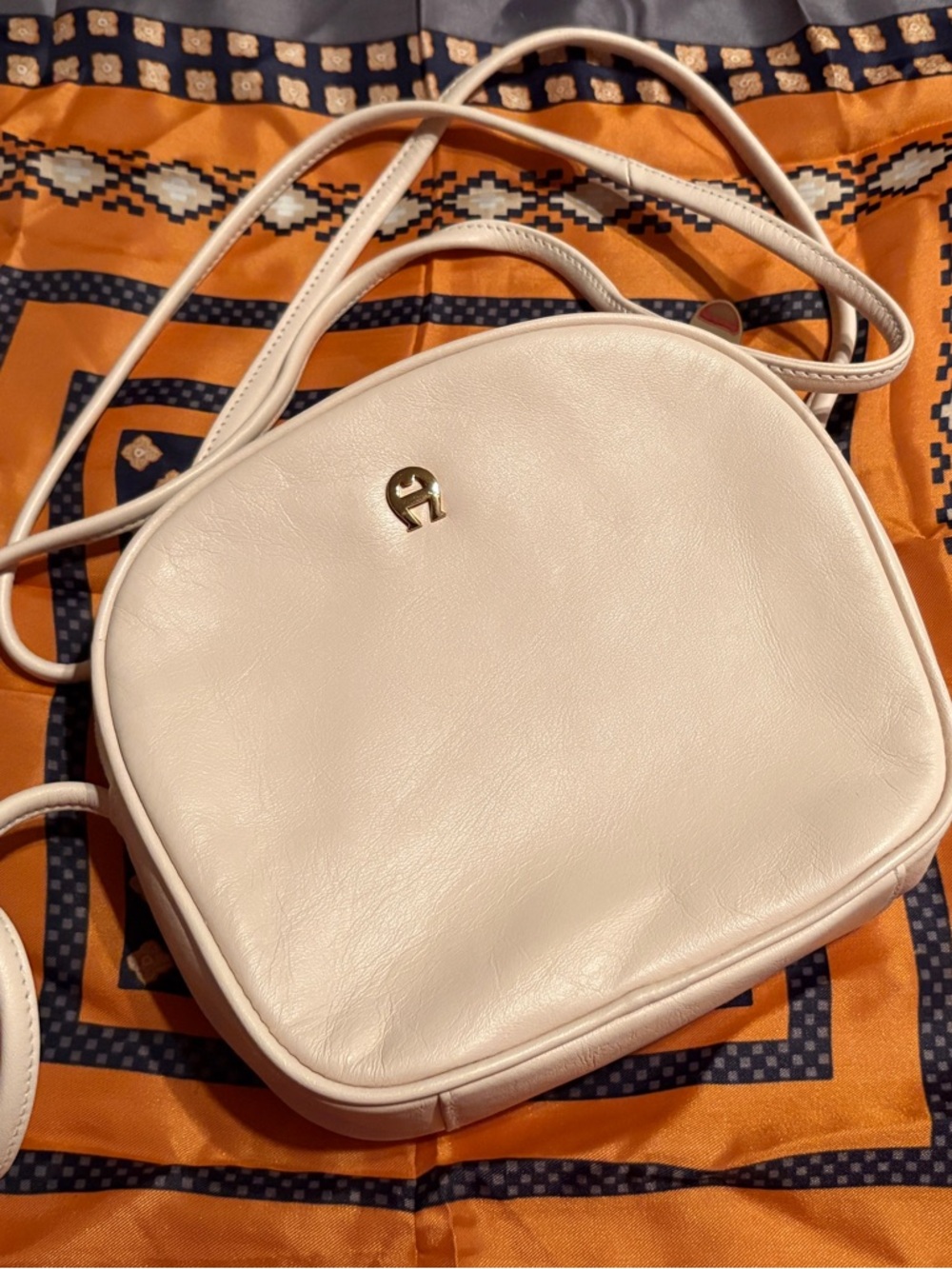 Vintage Etienne Aigner crossbody bag 6in X 7in